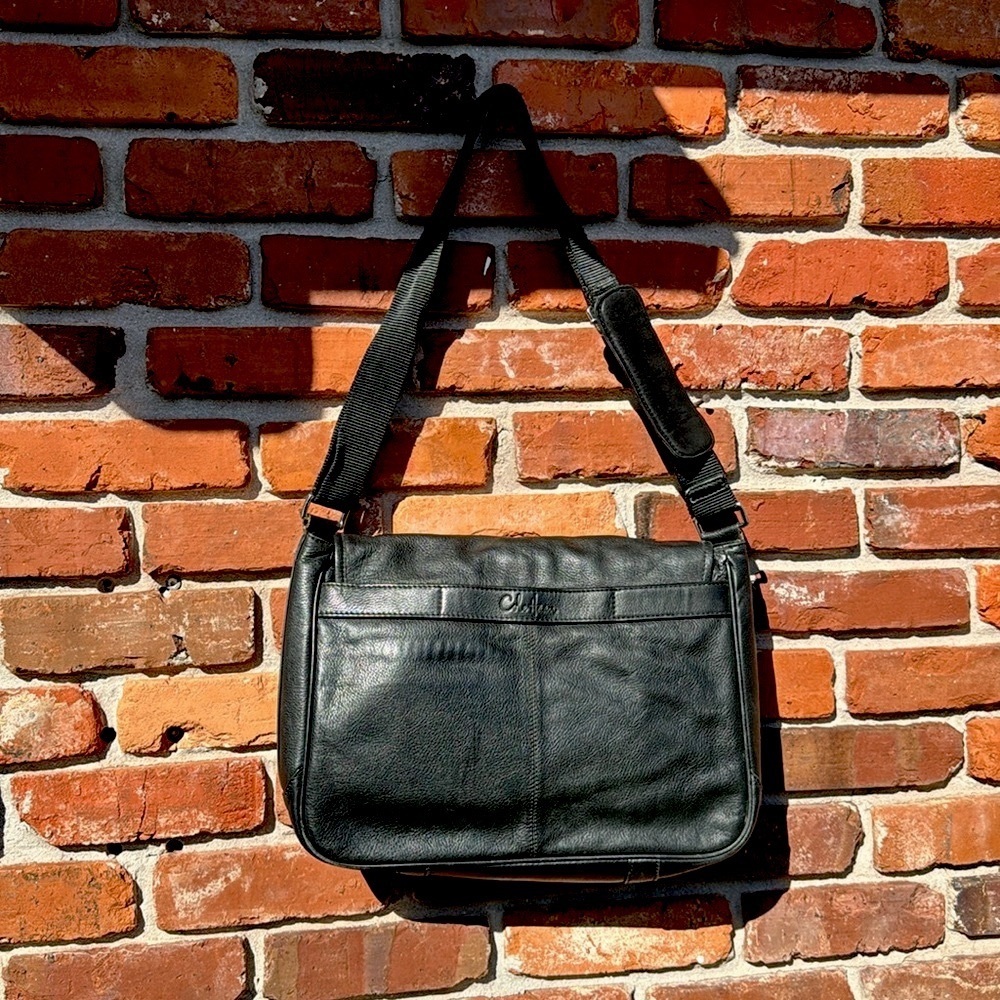 Cole Haan Pebbled Leather Large Messenger Black Organizer Adjustable Strap Bag